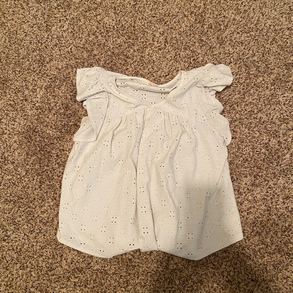 Boutique white shirt. Size L